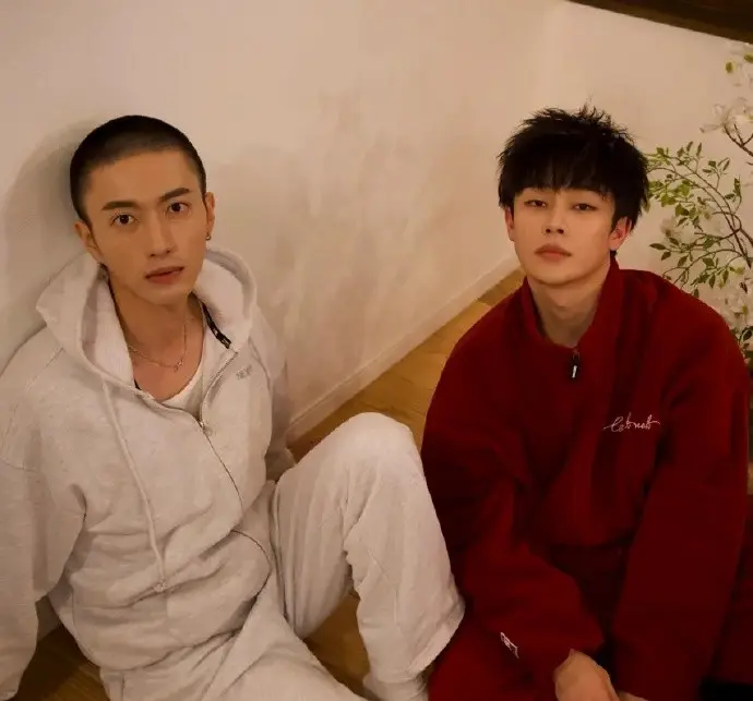 《这见鬼的工作》2025全集免费观看-双男主都市奇幻短剧《这见鬼的工作》在线播放-1080P高清无广告完整版