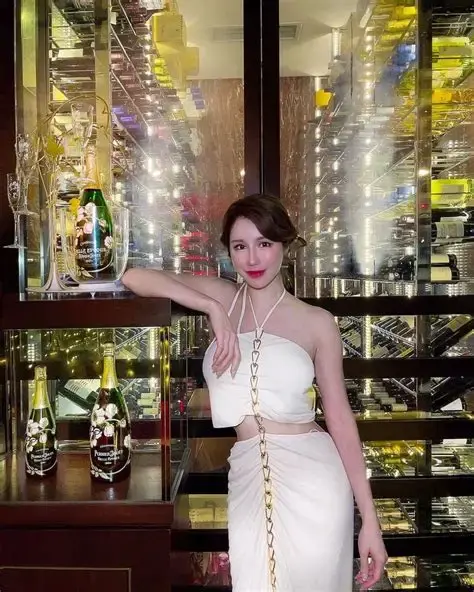 《辛尤里》Ins全系列写真免费观看-辛尤里三部曲无删减高清版-最新合集资源1080P在线播放