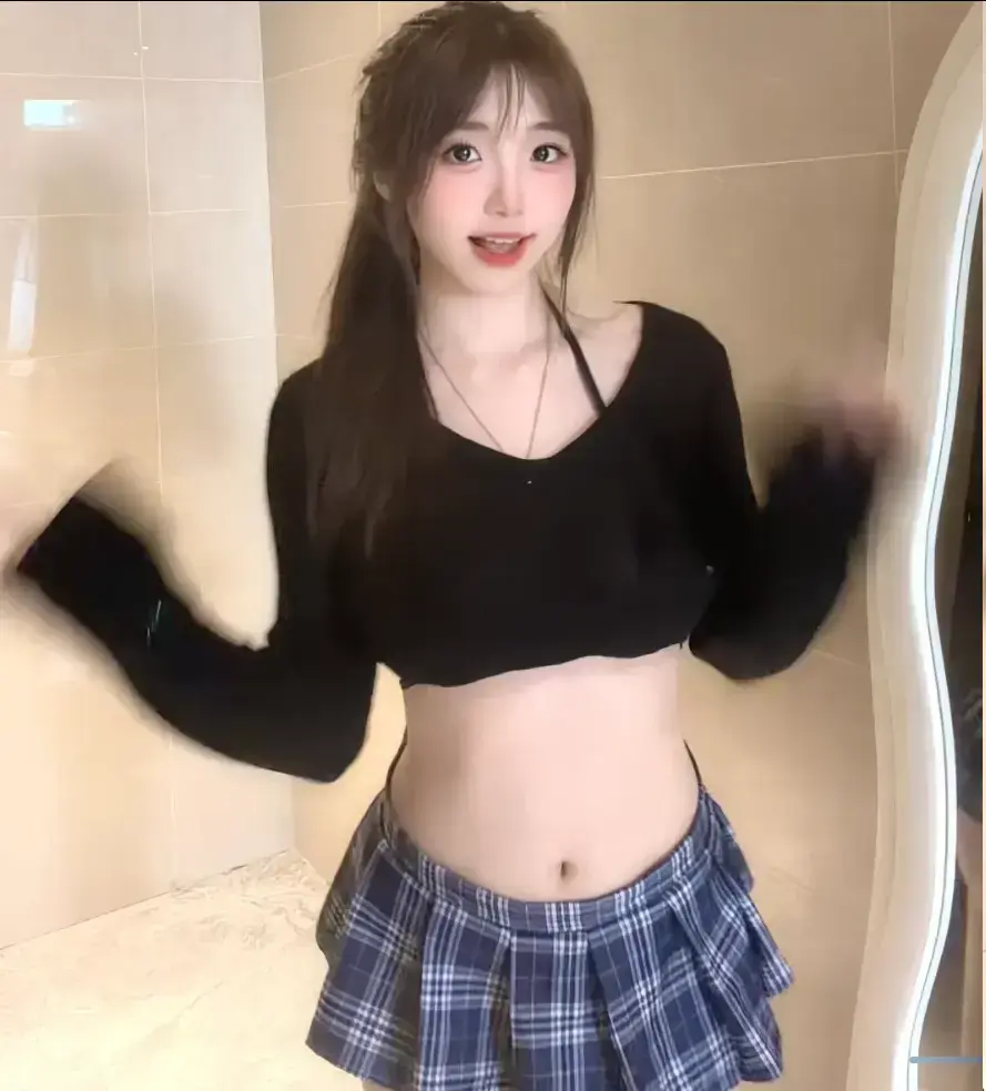 《Sunny77楼道战神》1080P原画质全集在线播放-Sunny77楼道战神隐秘细节全揭秘-抖音网红翻车无广告完整版实况