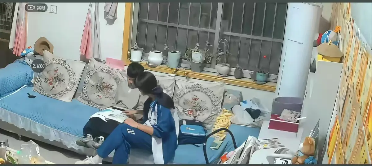 《来自姐姐的爱》无删减完整版在线播放-姐姐对弟弟的日常引导名场面-高清正片免费下载看全集-来自姐姐的爱暖心姐弟互动