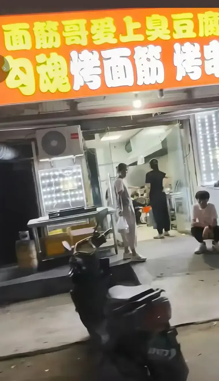 安平勾魂面筋哥丈母娘事件完整视频-1080P高清无删减版在线观看-安平勾魂面筋哥事件全记录-摆摊爆红征服全网
