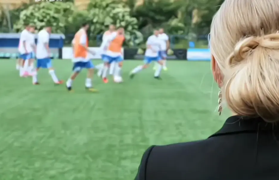 《足球队的女老板们》无删减高清在线播放-法国电影足球女老板《Footballers'Moms》完整版-1080P免费观看《足球队的女老板们》
